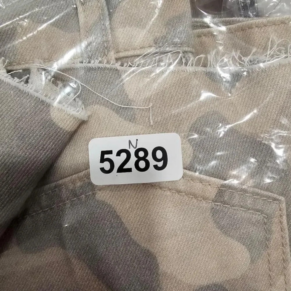 NWOT Hudson Lori Camo Cutoff Shorts Size 27 - Picture 10 of 10